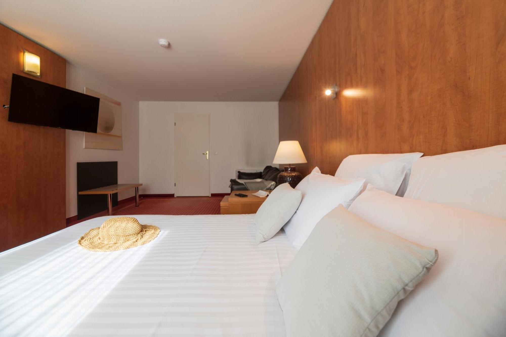 Cerise Bordeaux Merignac Aeroport Экстерьер фото